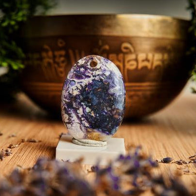 Tiffany kő medál valódi bőrszálon