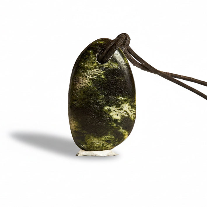 Perui Szerpentin medál valódi bőrszálon