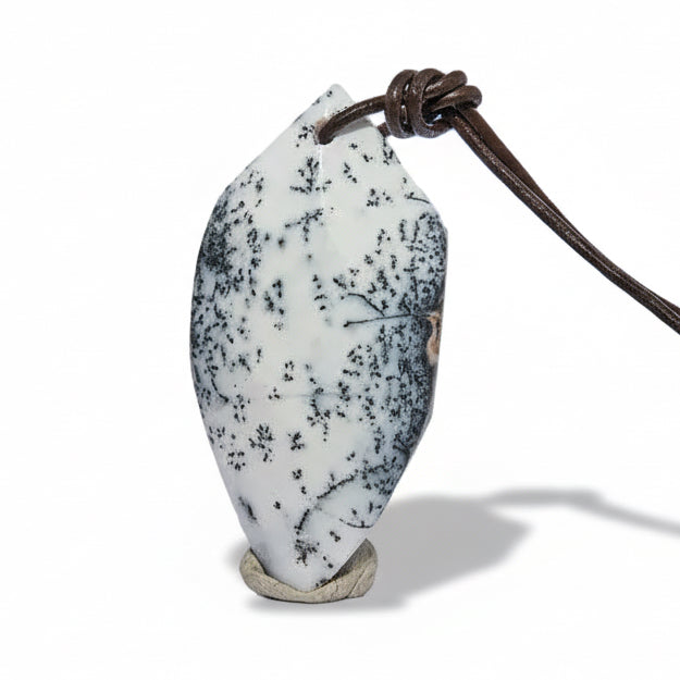 Törökországi Merlinit / Dendrites Opál pajzs medál valódi bőrszálon