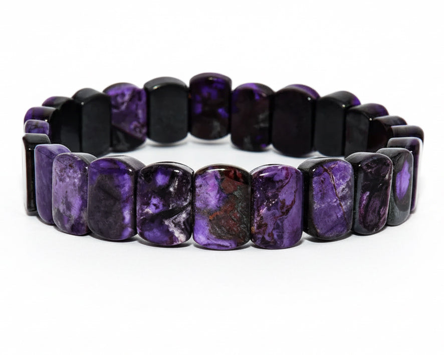 Egyedi csiszolású Dél Afrikai Szugilit karkötő