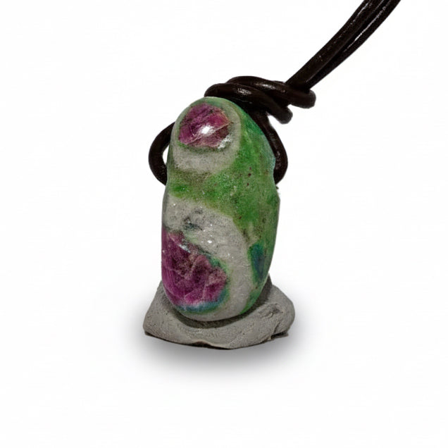 Rubin-Fukszit medál valódi bőrszálon II