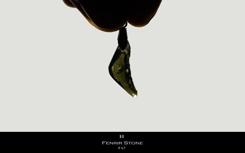 Csiszolt Csehországi Moldavit Hold medál