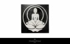 Marokkói Szatén Gipsz Buddha lótusz virágon négyzet-szaten-gipsz-buddha-lotusz-negyzet-ma
